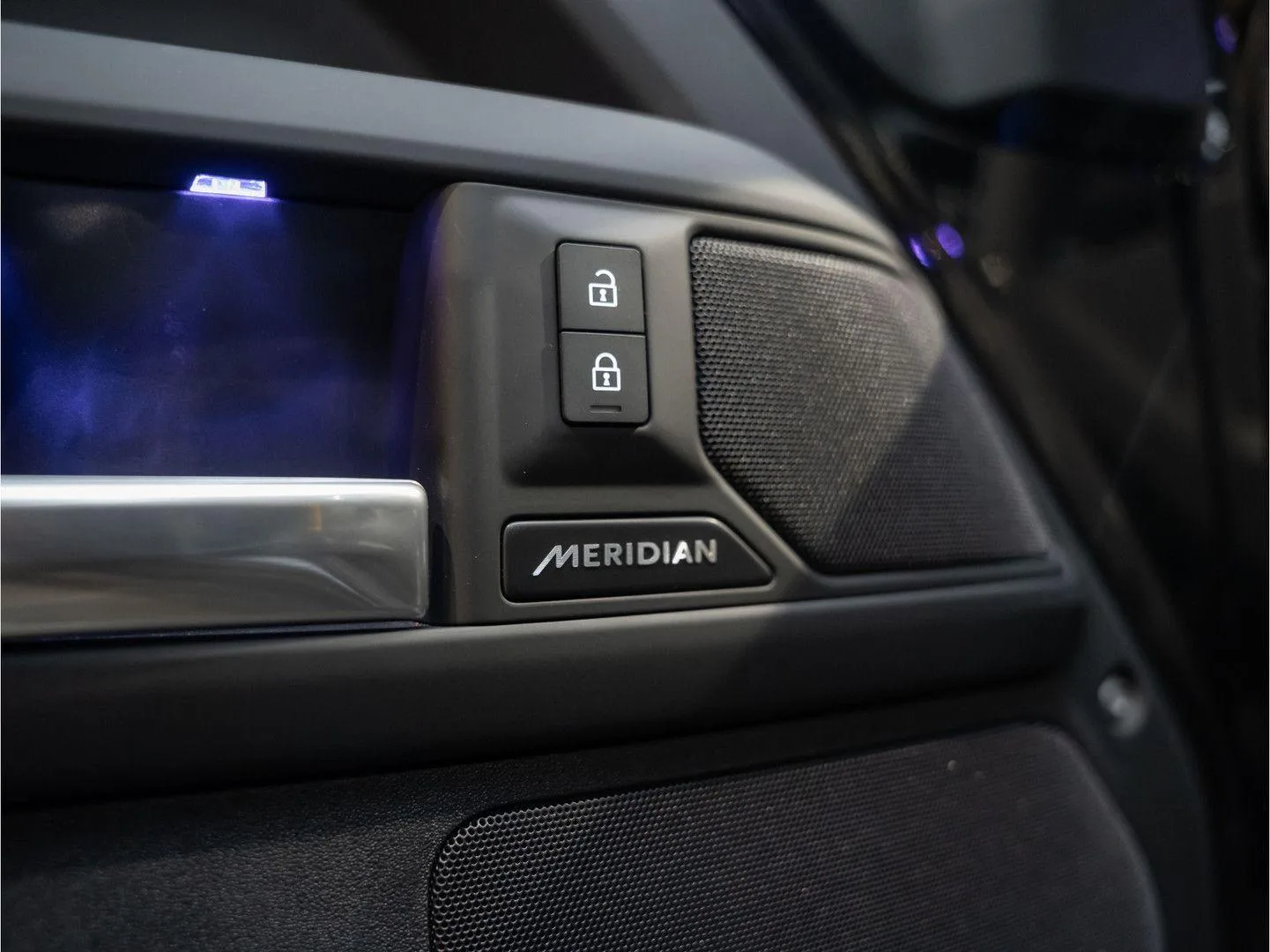 2025 Land Rover Defender 110 PHEV P300e X-Dynamic HSE Urban Automotive, 27/30