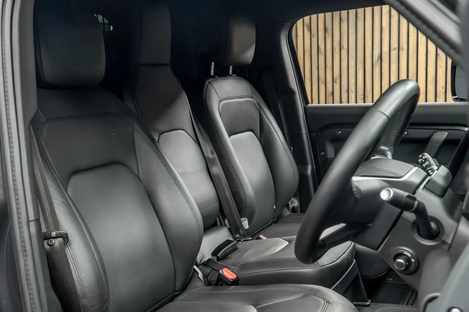 2025 Land Rover Defender 110 Hard Top D350 X-Dynamic HSE, 2/30