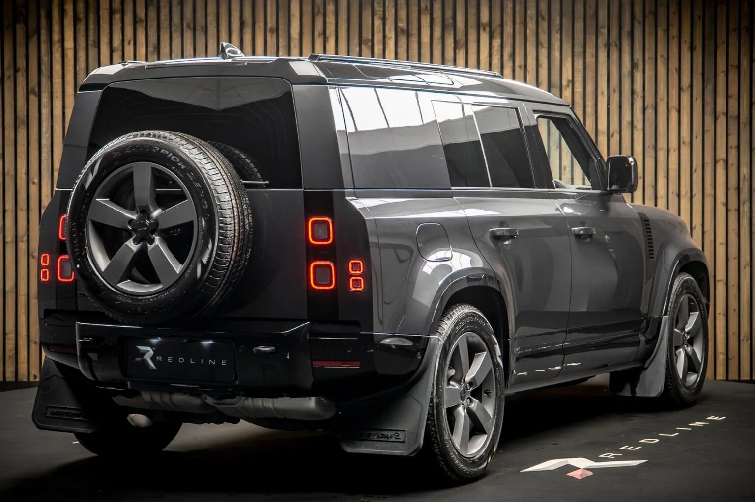 2025 Land Rover Defender 110 Hard Top D350 X-Dynamic HSE, 4/30