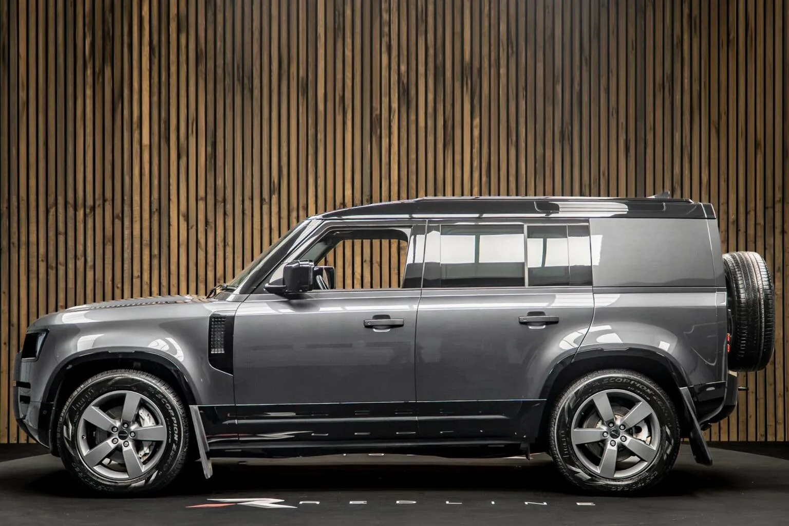 2025 Land Rover Defender 110 Hard Top D350 X-Dynamic HSE, 7/30