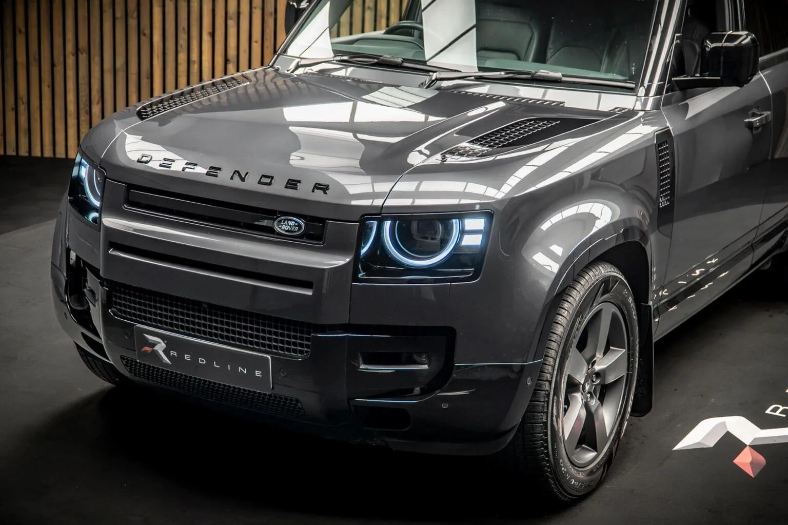 2025 Land Rover Defender 110 Hard Top D350 X-Dynamic HSE, 14/30