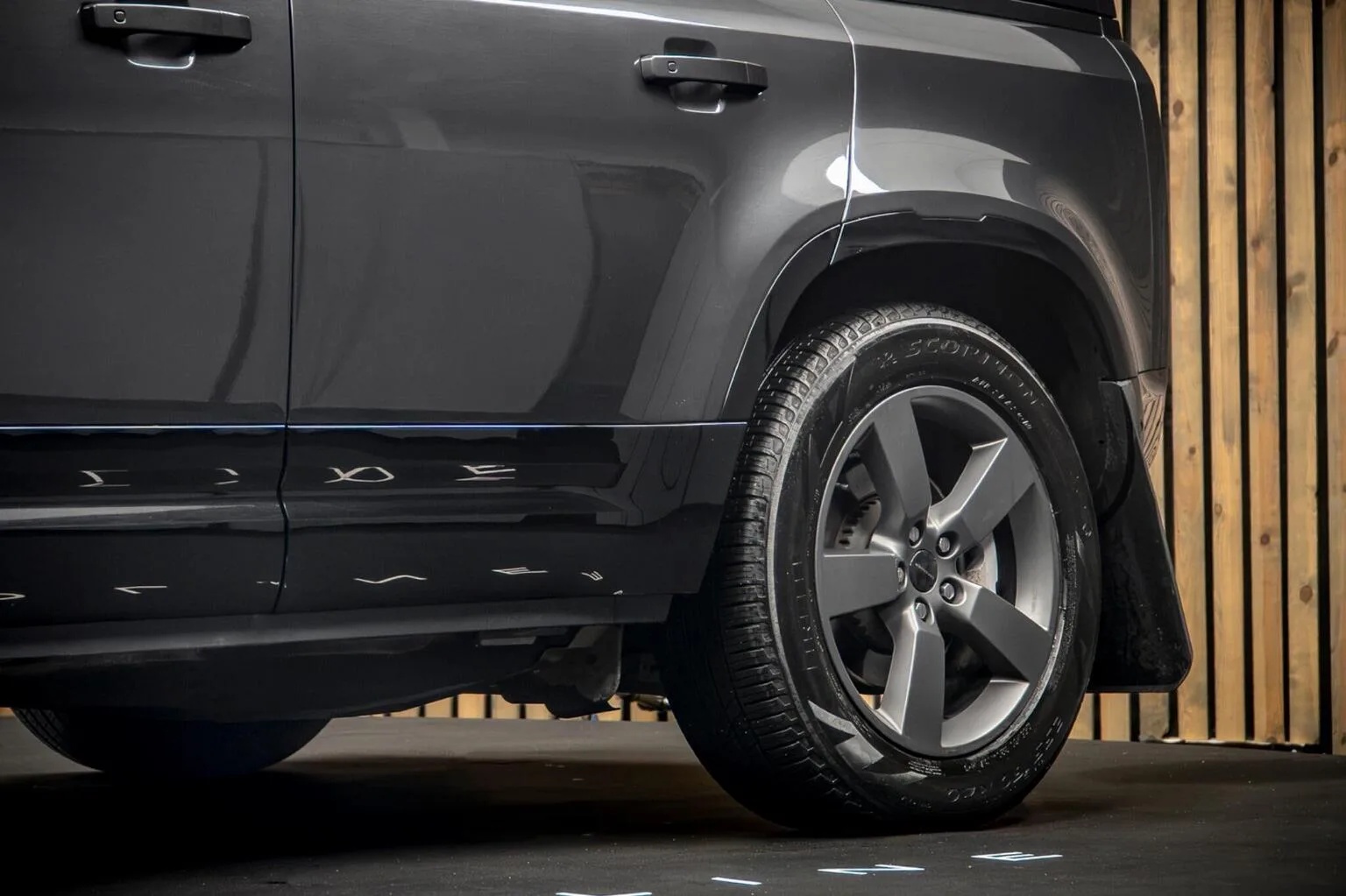 2025 Land Rover Defender 110 Hard Top D350 X-Dynamic HSE, 15/30