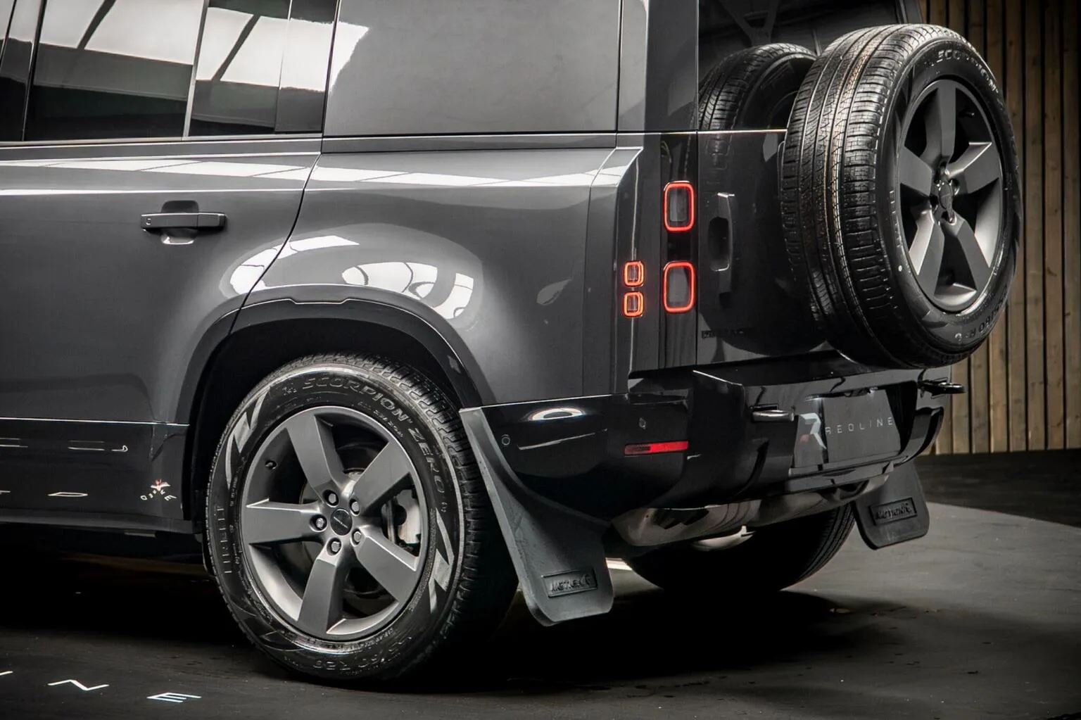 2025 Land Rover Defender 110 Hard Top D350 X-Dynamic HSE, 16/30