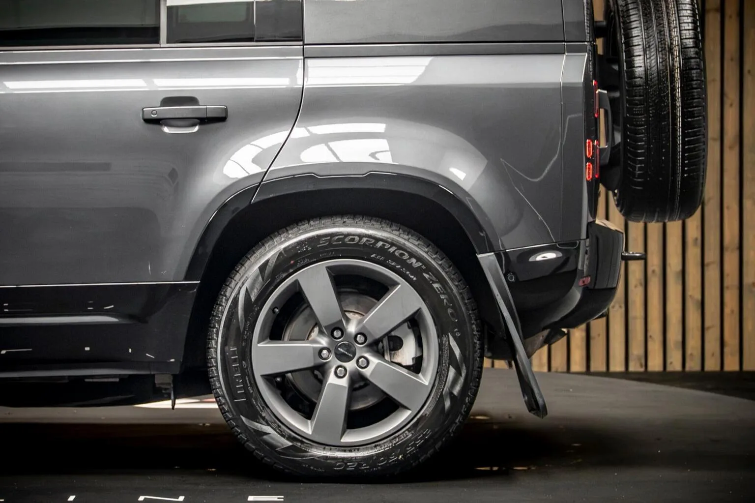 2025 Land Rover Defender 110 Hard Top D350 X-Dynamic HSE, 17/30