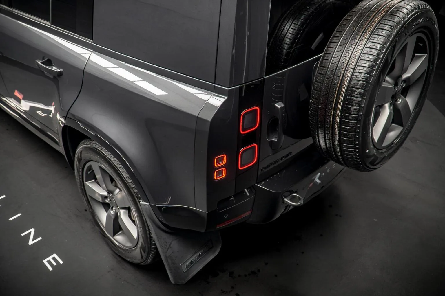 2025 Land Rover Defender 110 Hard Top D350 X-Dynamic HSE, 18/30