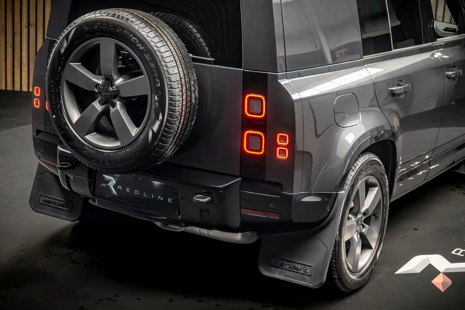 2025 Land Rover Defender 110 Hard Top D350 X-Dynamic HSE, 20/30