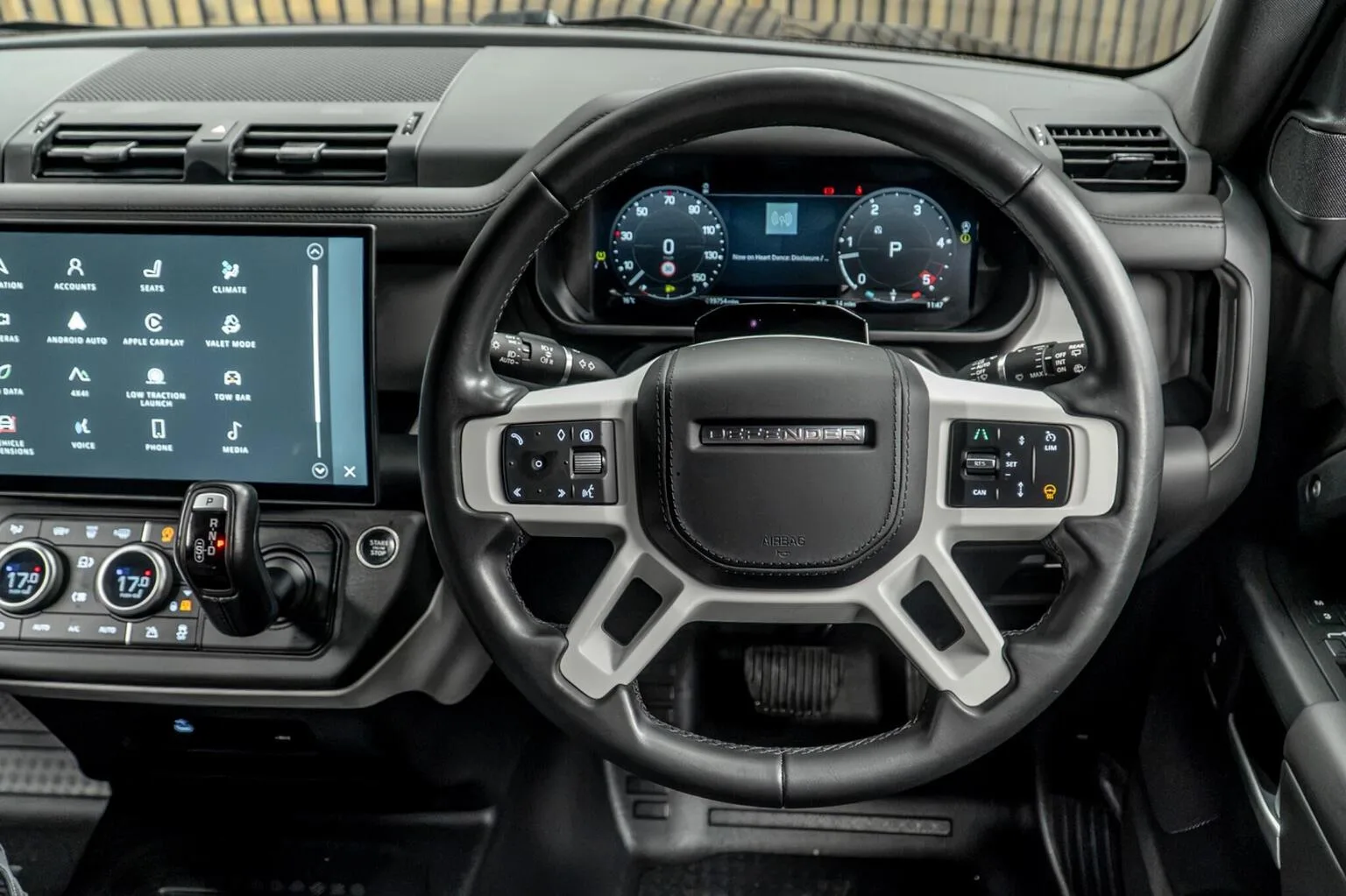 2025 Land Rover Defender 110 Hard Top D350 X-Dynamic HSE, 24/30