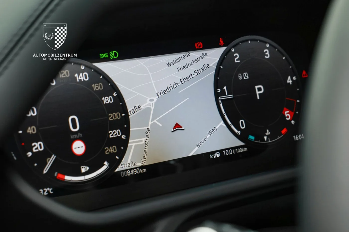 2025 Land Rover Defender 90 D300, X-Dynamic SE offered by a supercar dealer in Viernheim, Germany, photo 20 of 25
