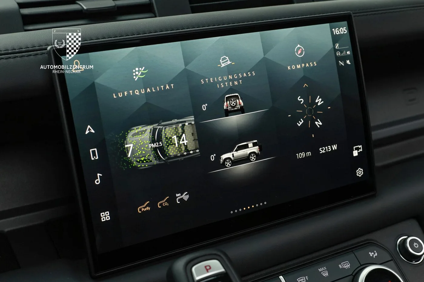 2025 Land Rover Defender 90 D300, X-Dynamic SE offered by a supercar dealer in Viernheim, Germany, photo 23 of 25