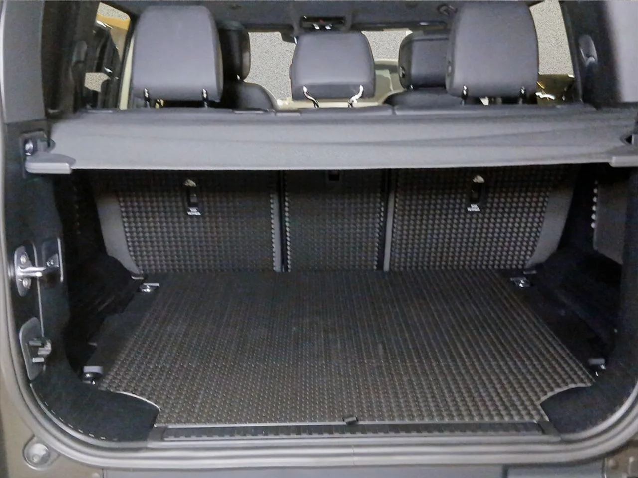 2025 Land Rover Defender, 22/22