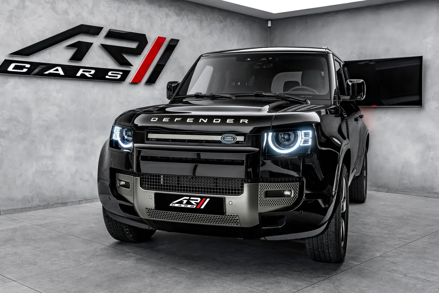 2025 Land Rover Defender D200 SE X-Dynamic angeboten von einem Fachhändler in Ostrava, Tschechien, Foto 3 von 15