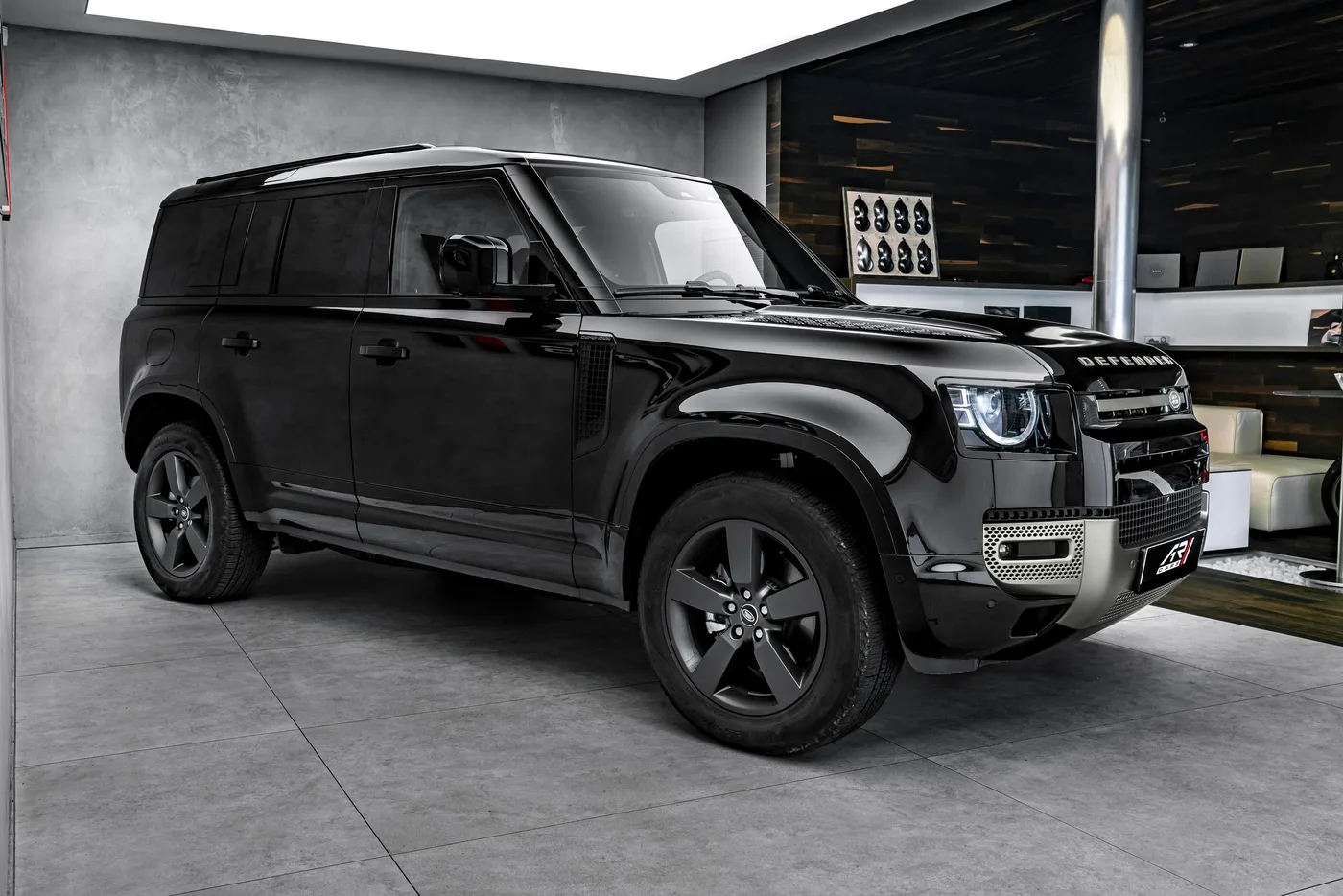 2025 Land Rover Defender D200 SE X-Dynamic angeboten von einem Fachhändler in Ostrava, Tschechien, Foto 4 von 15
