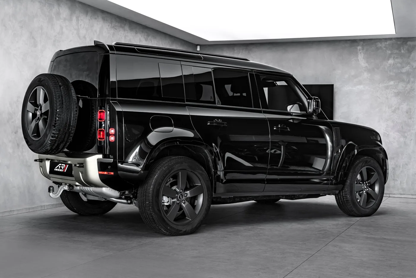 2025 Land Rover Defender D200 SE X-Dynamic angeboten von einem Fachhändler in Ostrava, Tschechien, Foto 5 von 15