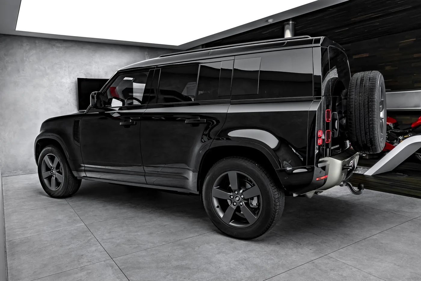 2025 Land Rover Defender D200 SE X-Dynamic angeboten von einem Fachhändler in Ostrava, Tschechien, Foto 7 von 15