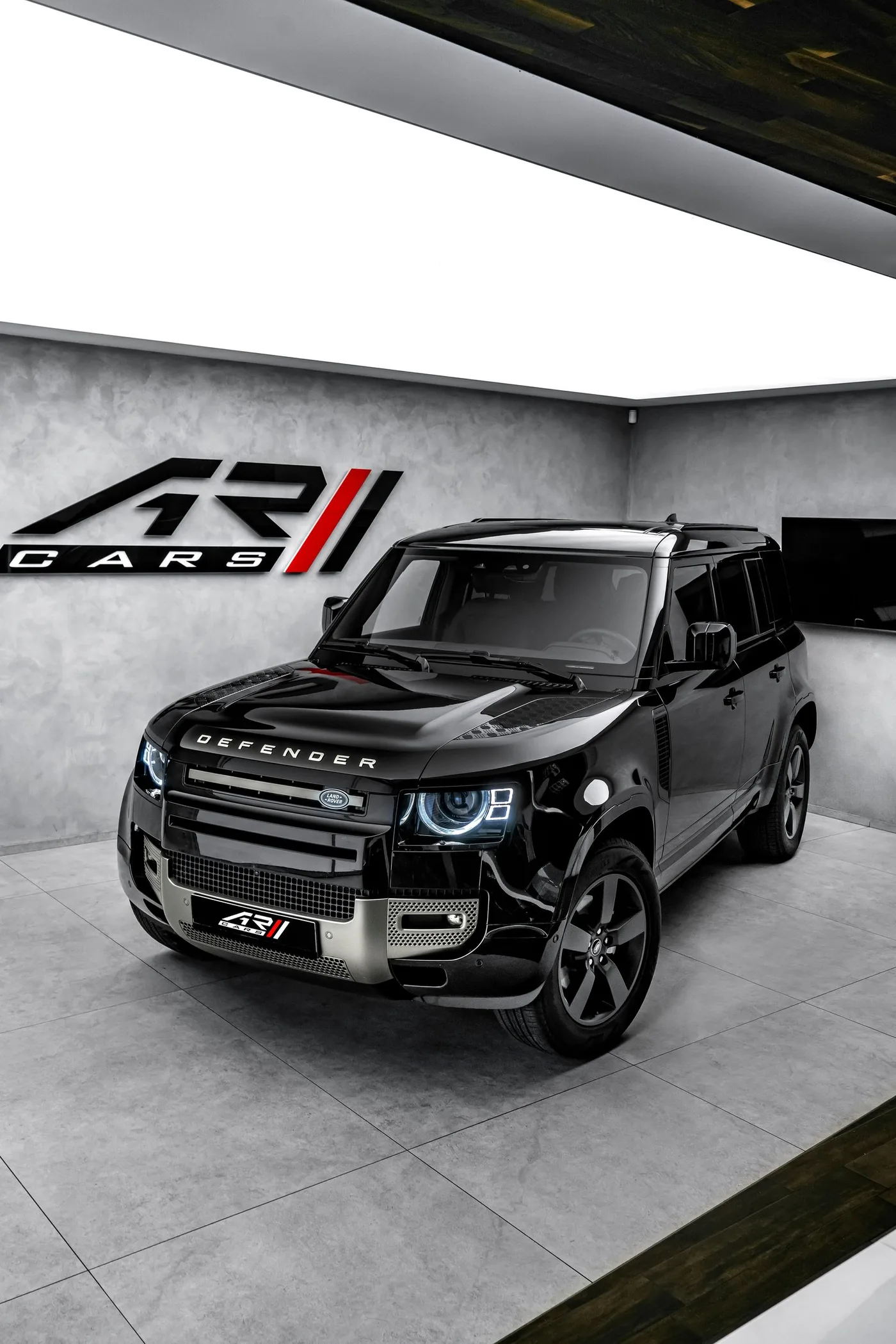 2025 Land Rover Defender D200 SE X-Dynamic angeboten von einem Fachhändler in Ostrava, Tschechien, Foto 8 von 15