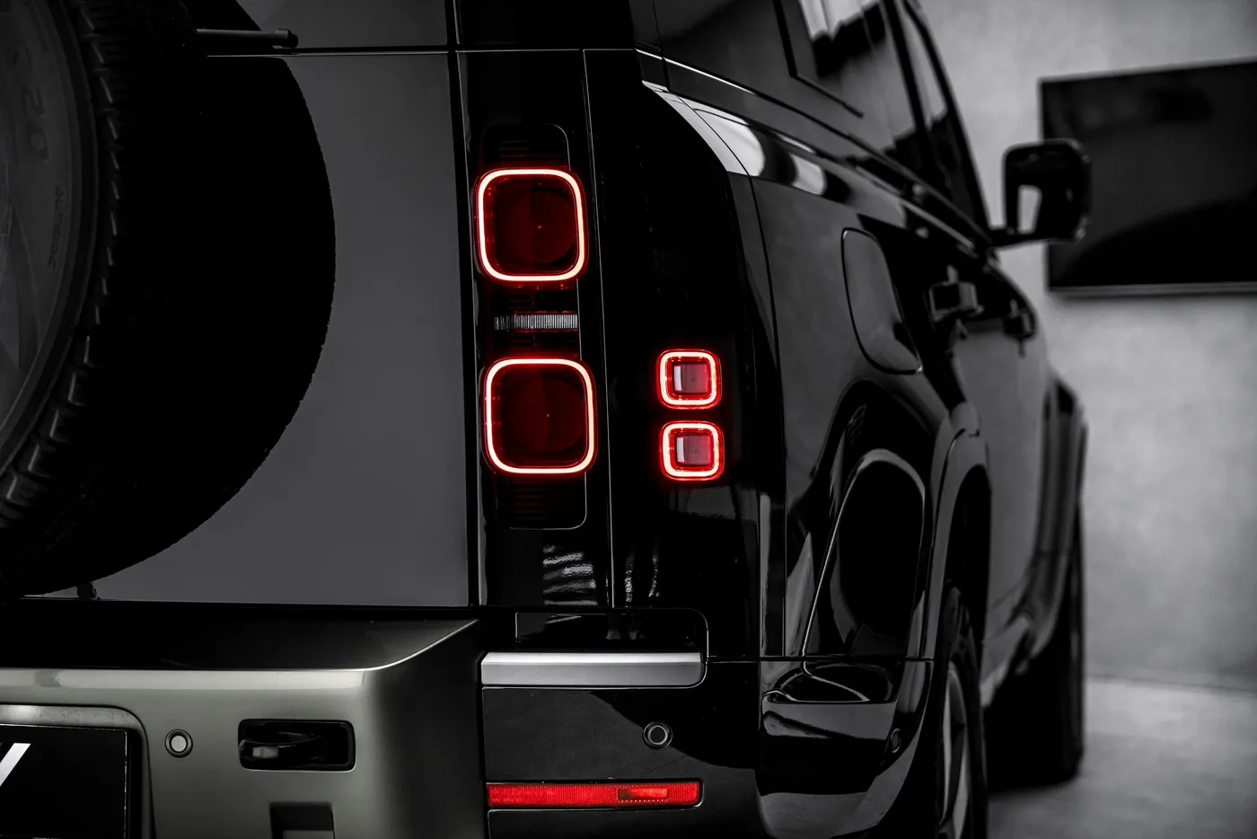 2025 Land Rover Defender D200 SE X-Dynamic angeboten von einem Fachhändler in Ostrava, Tschechien, Foto 10 von 15