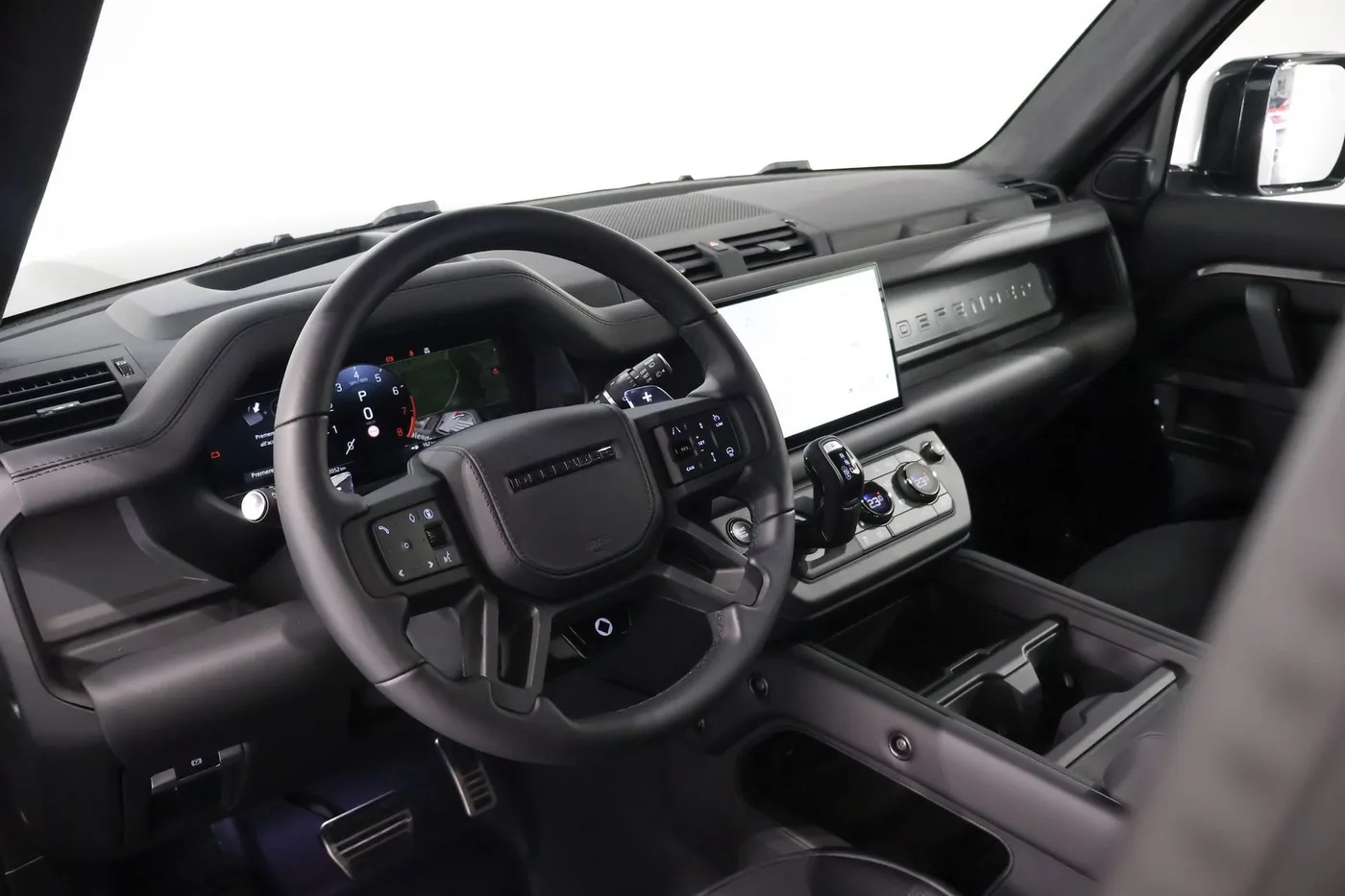 2025 Land Rover Defender OCTA offered by a supercar dealer in Zibido San Giacomo, Italy, photo 9 of 25