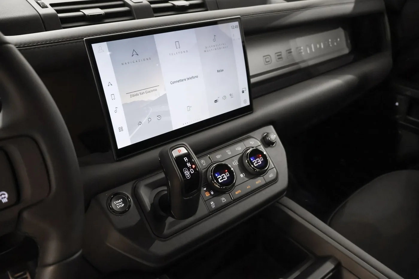 2025 Land Rover Defender OCTA offered by a supercar dealer in Zibido San Giacomo, Italy, photo 13 of 25
