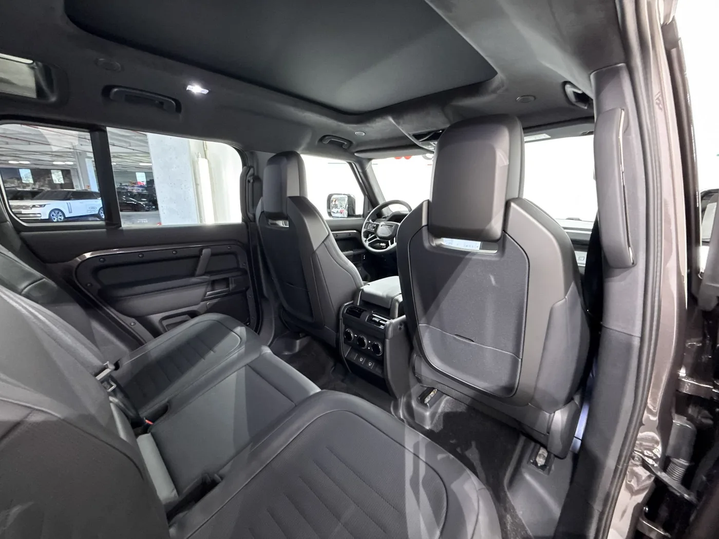 2025 Land Rover Defender OCTA offered by a supercar dealer in Zibido San Giacomo, Italy, photo 24 of 25
