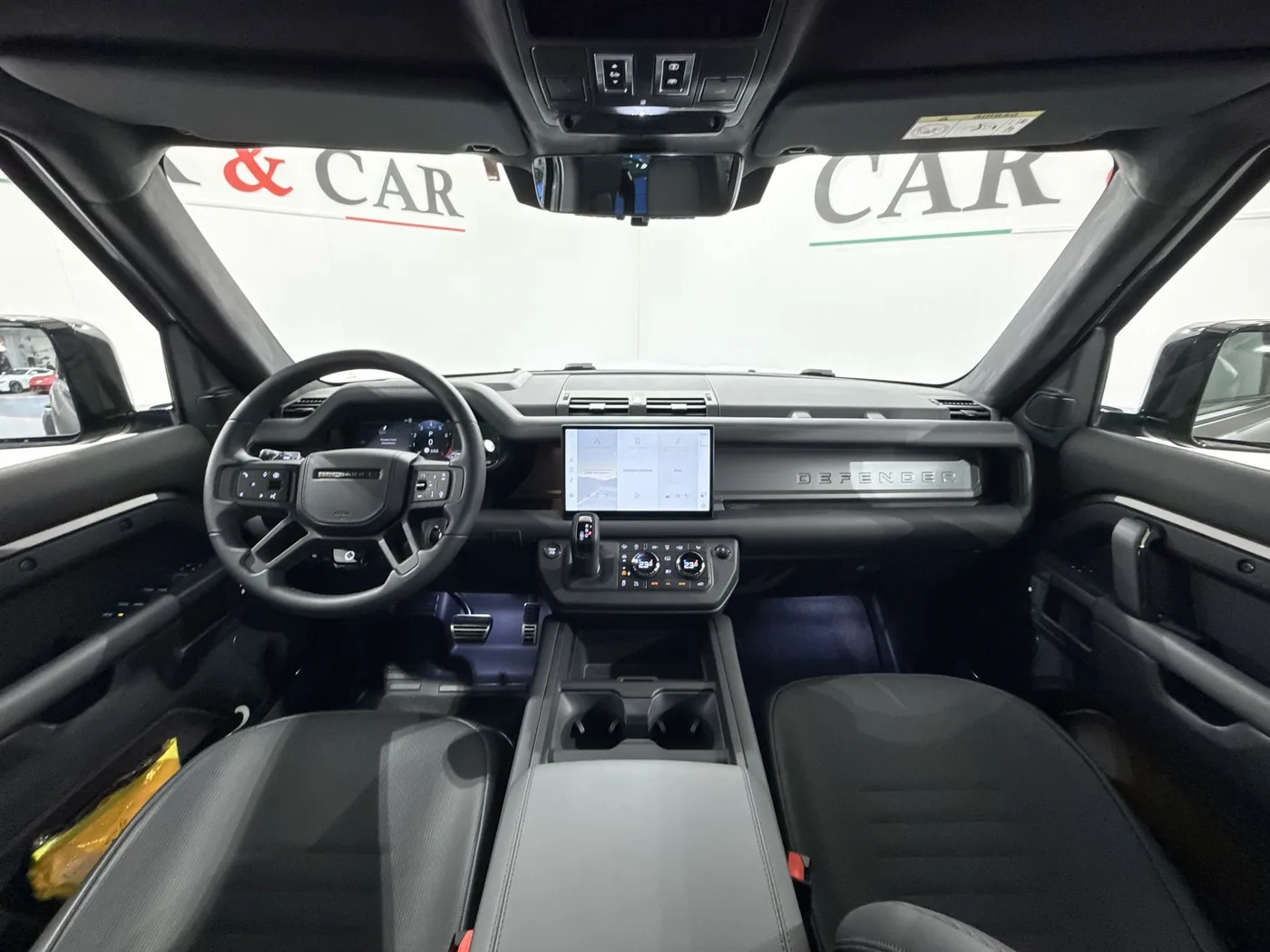 2025 Land Rover Defender OCTA offered by a supercar dealer in Zibido San Giacomo, Italy, photo 25 of 25