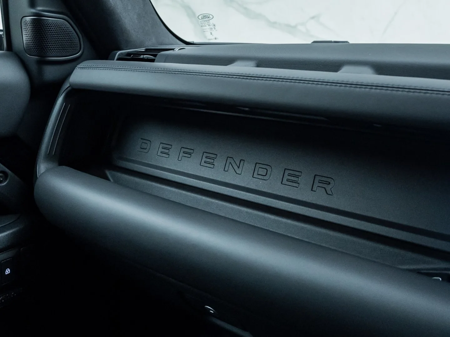 2025 Land Rover Defender OCTA Black, 2/30