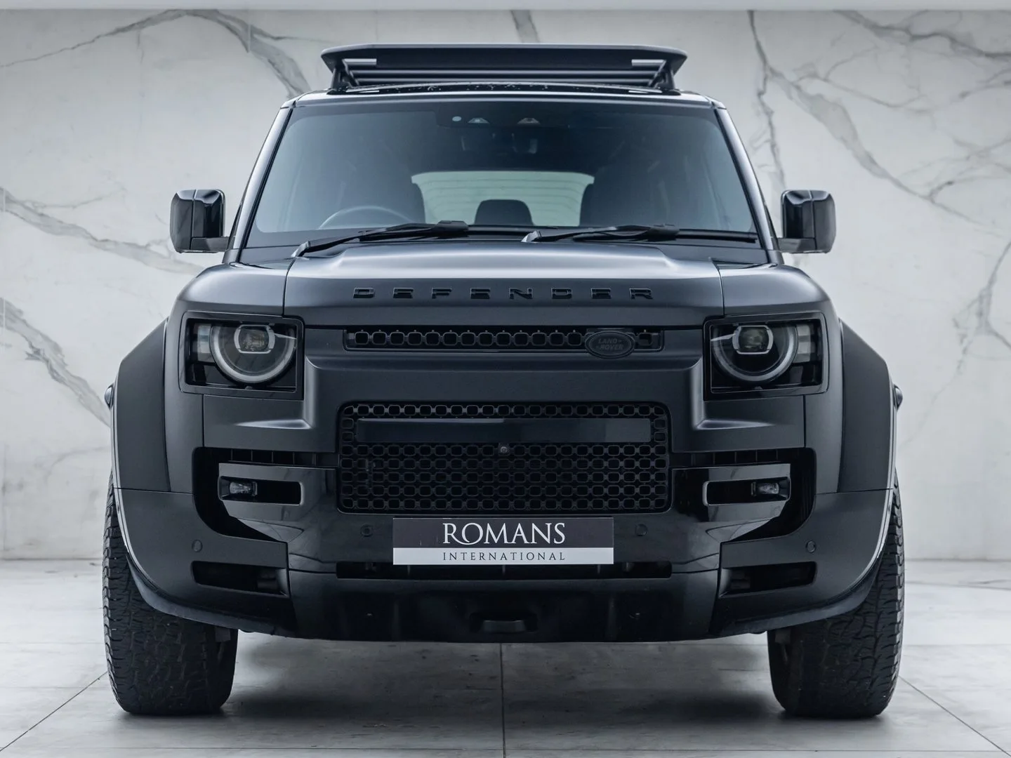 2025 Land Rover Defender OCTA Black, 12/30
