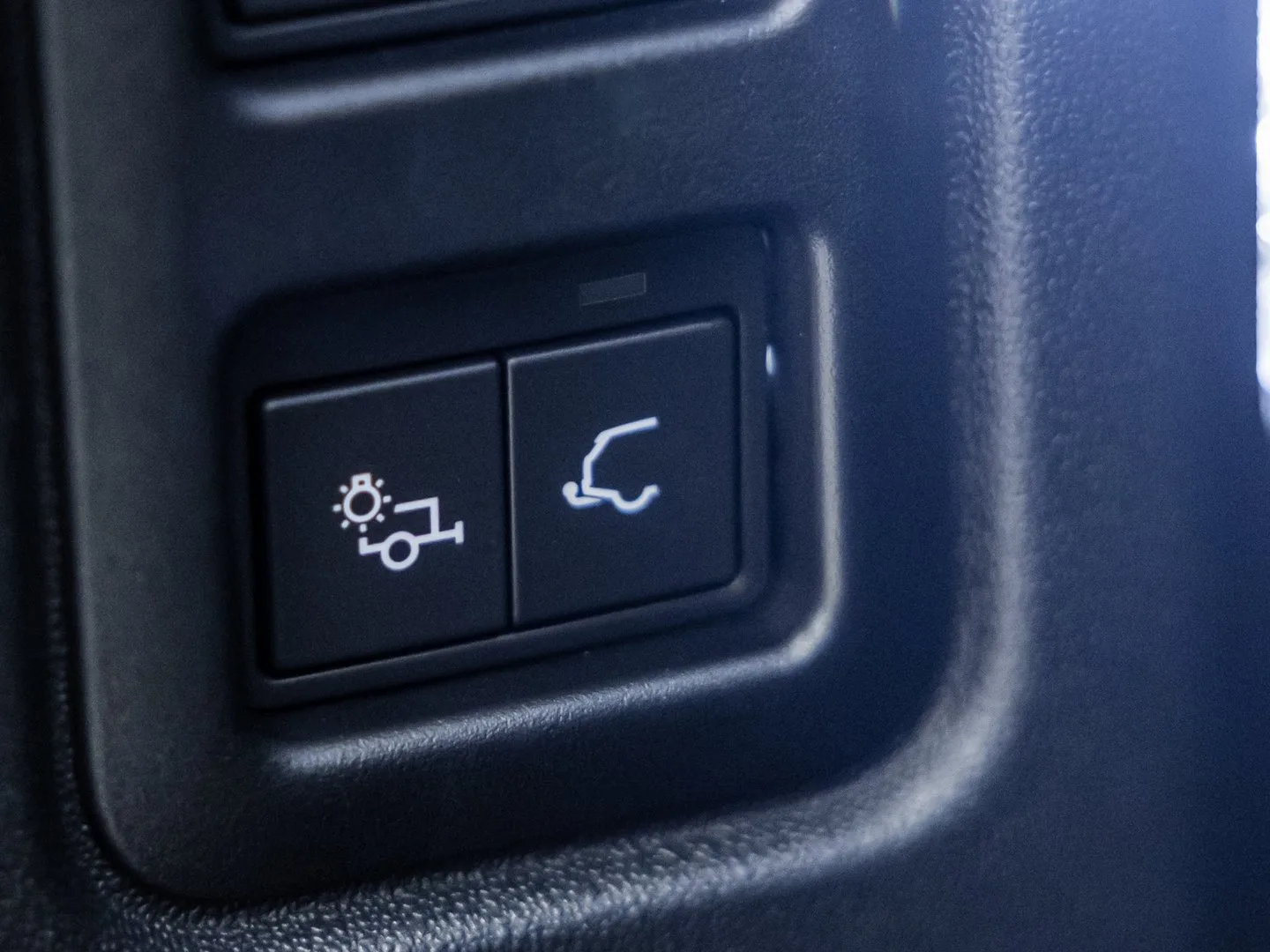 2025 Land Rover Defender OCTA Black, 16/30