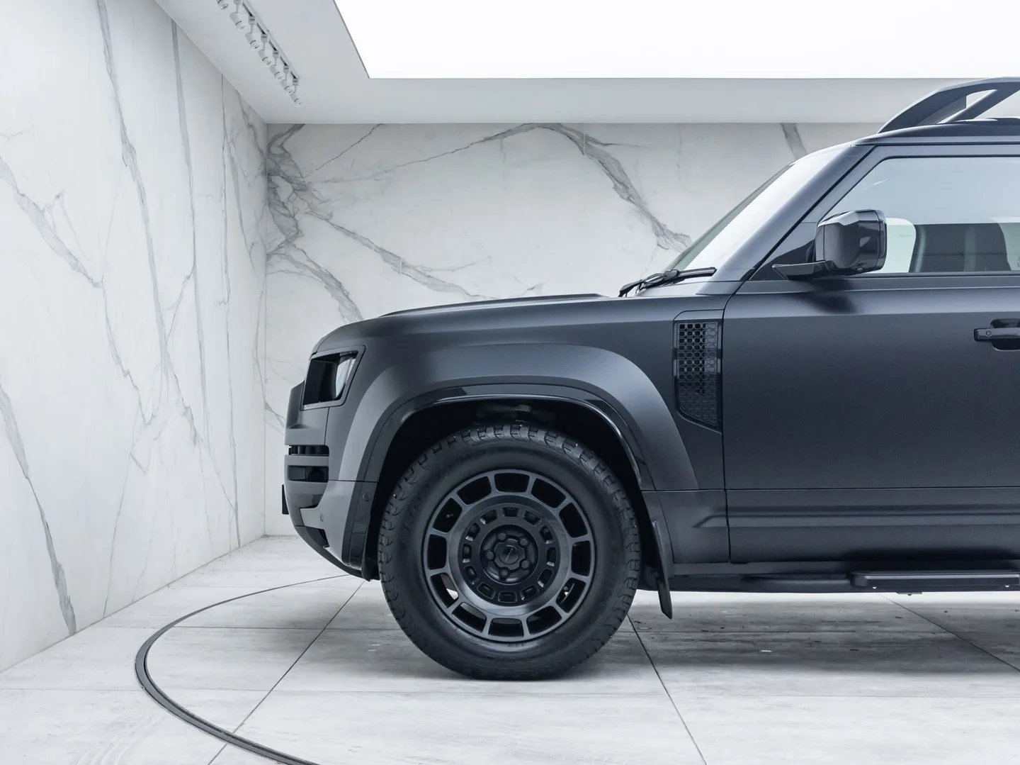 2025 Land Rover Defender OCTA Black, 20/30