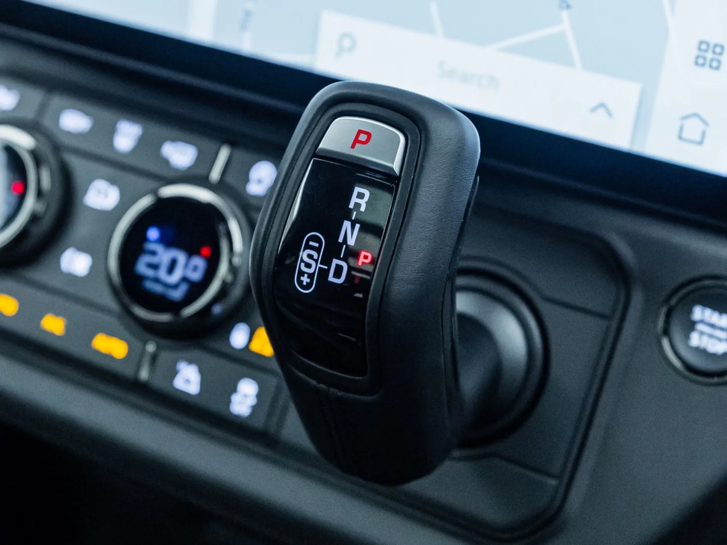 2025 Land Rover Defender OCTA Black, 30/30