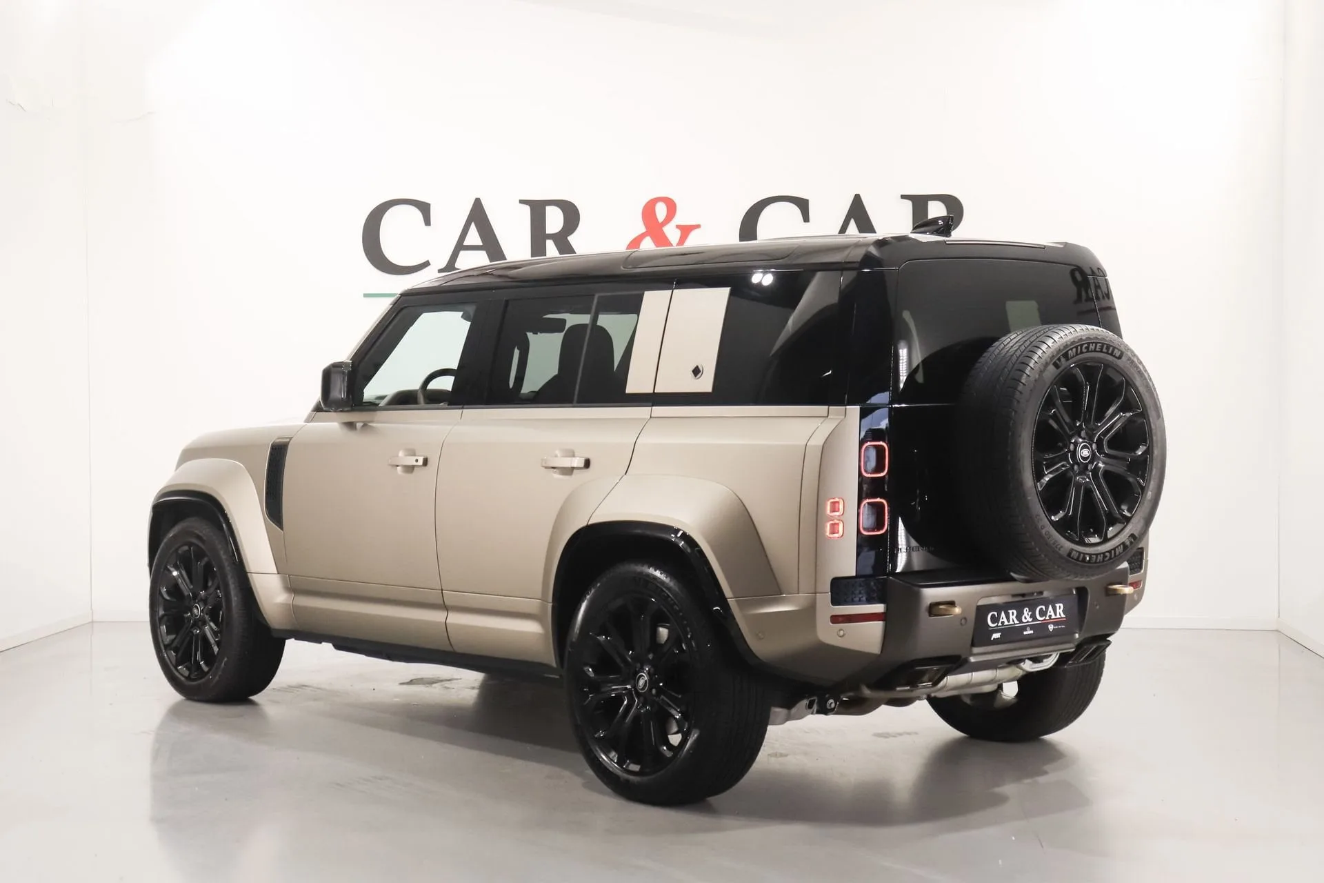 2025 Land Rover Defender OCTA, 2/25