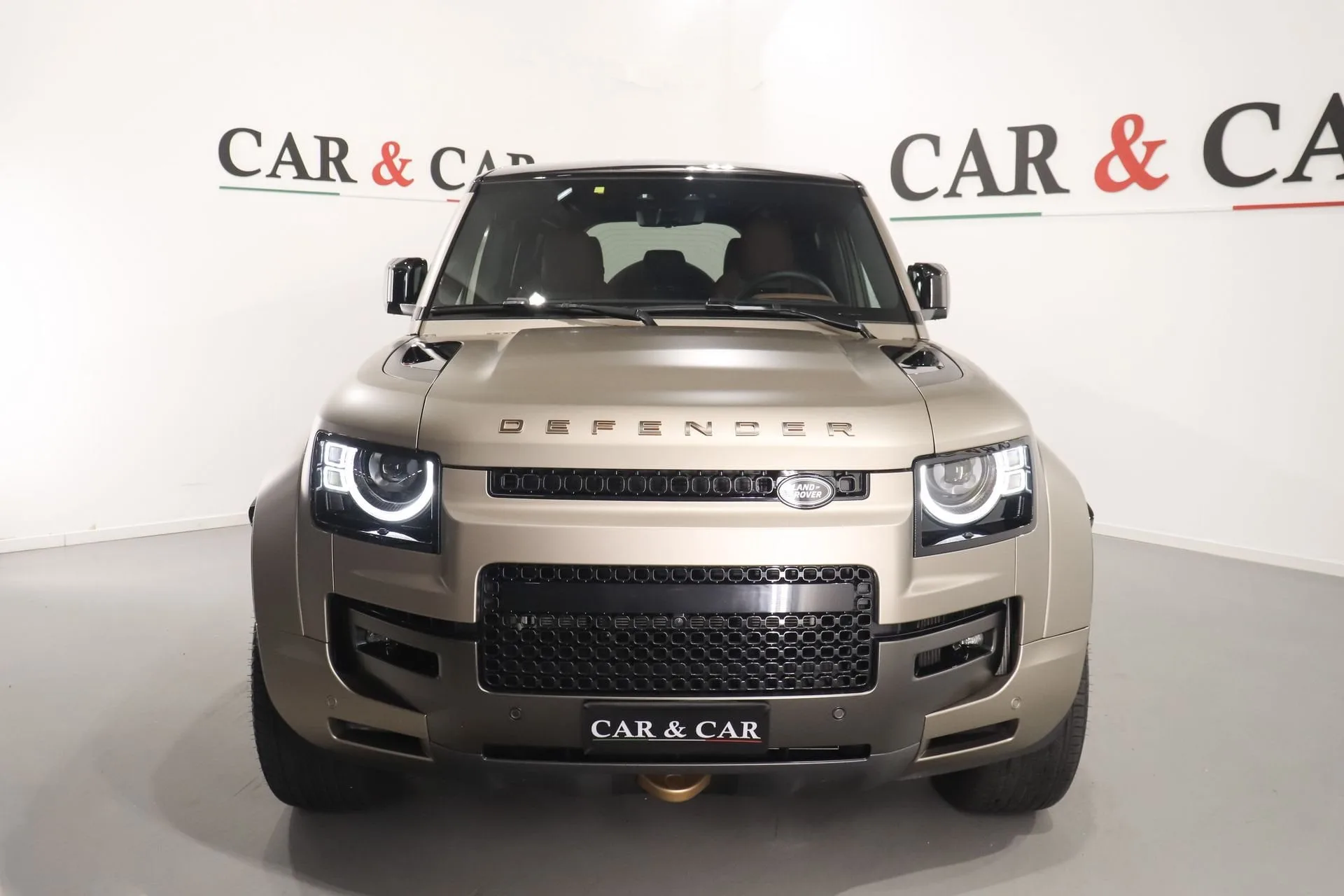 2025 Land Rover Defender OCTA, 3/25