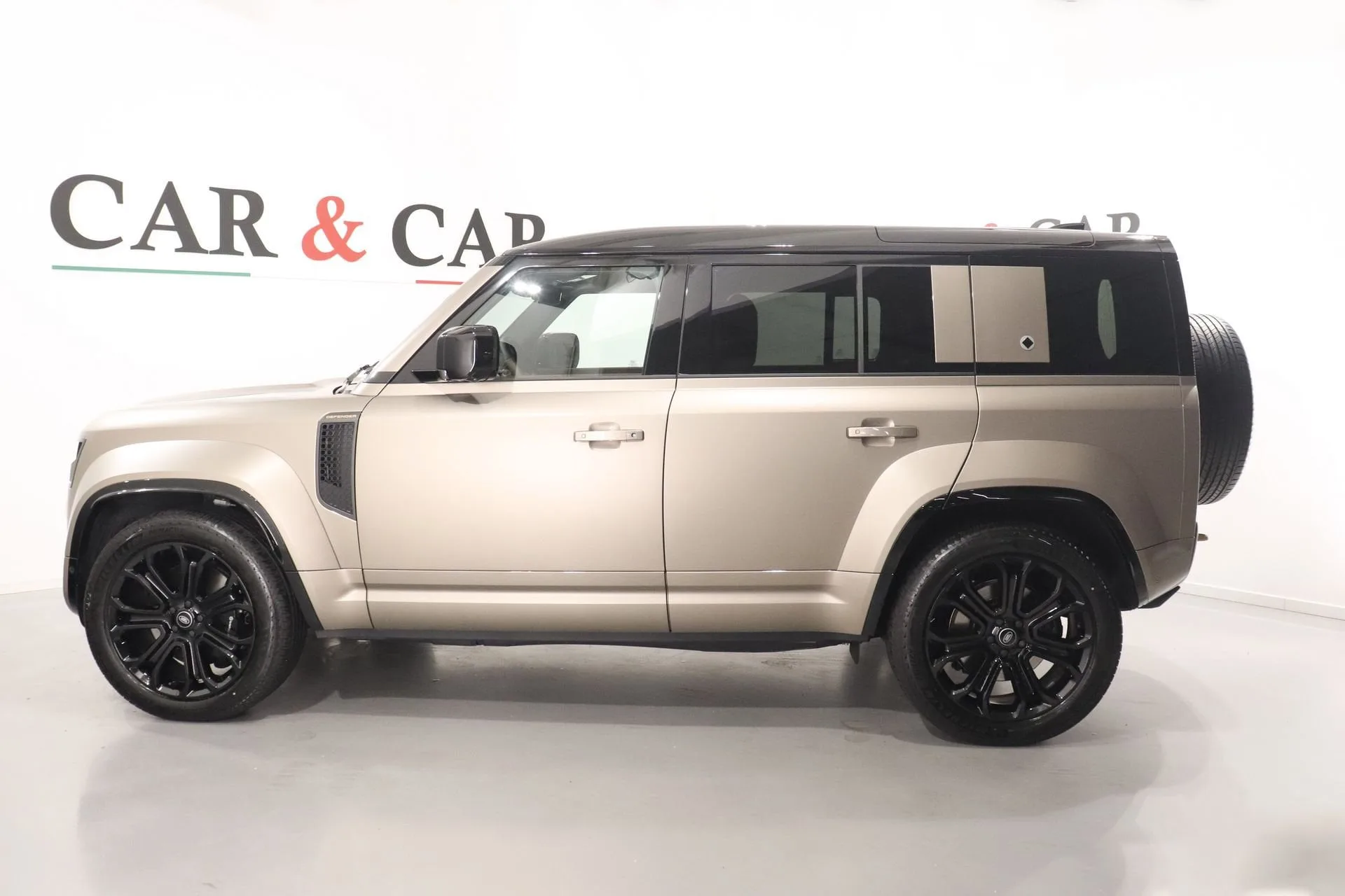 2025 Land Rover Defender OCTA, 6/25