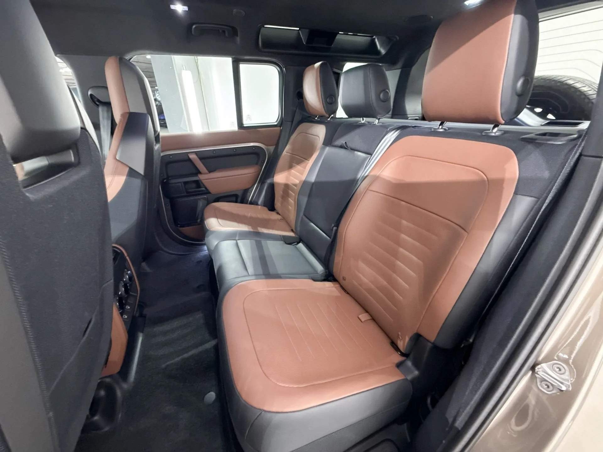 2025 Land Rover Defender OCTA, 11/25