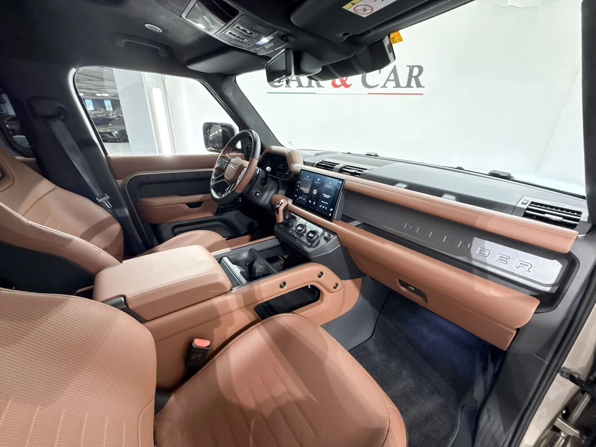 2025 Land Rover Defender OCTA, 15/25