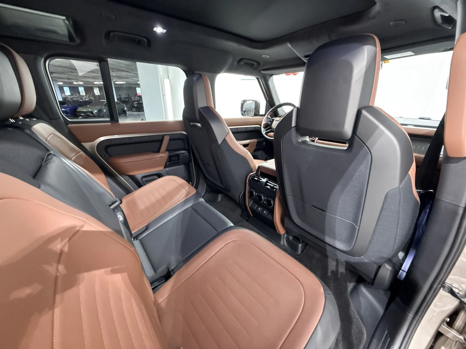 2025 Land Rover Defender OCTA, 16/25