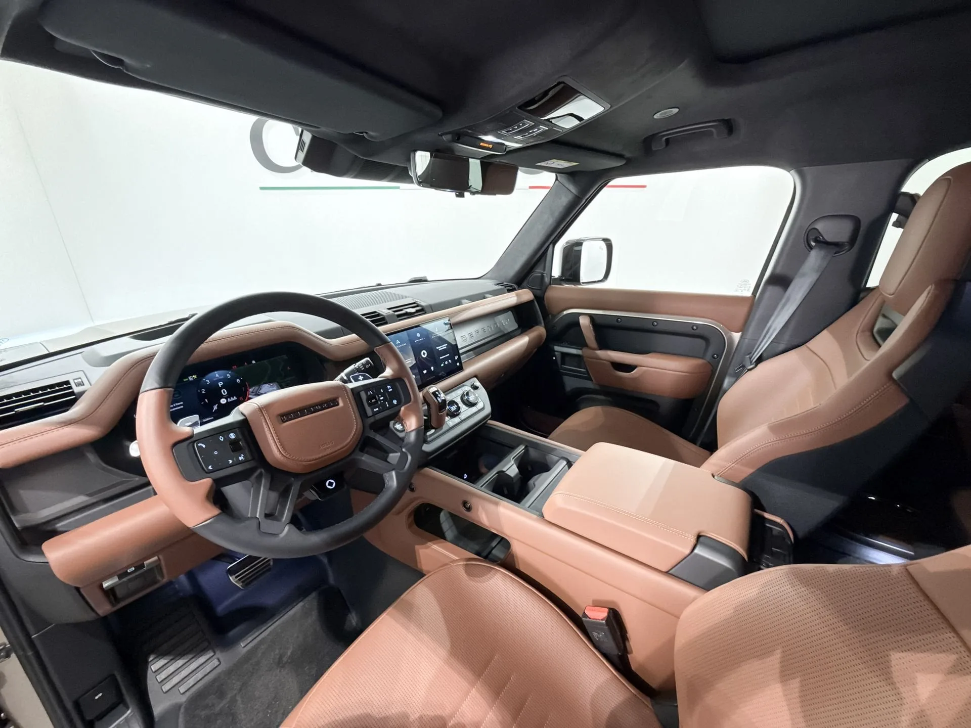 2025 Land Rover Defender OCTA, 18/25