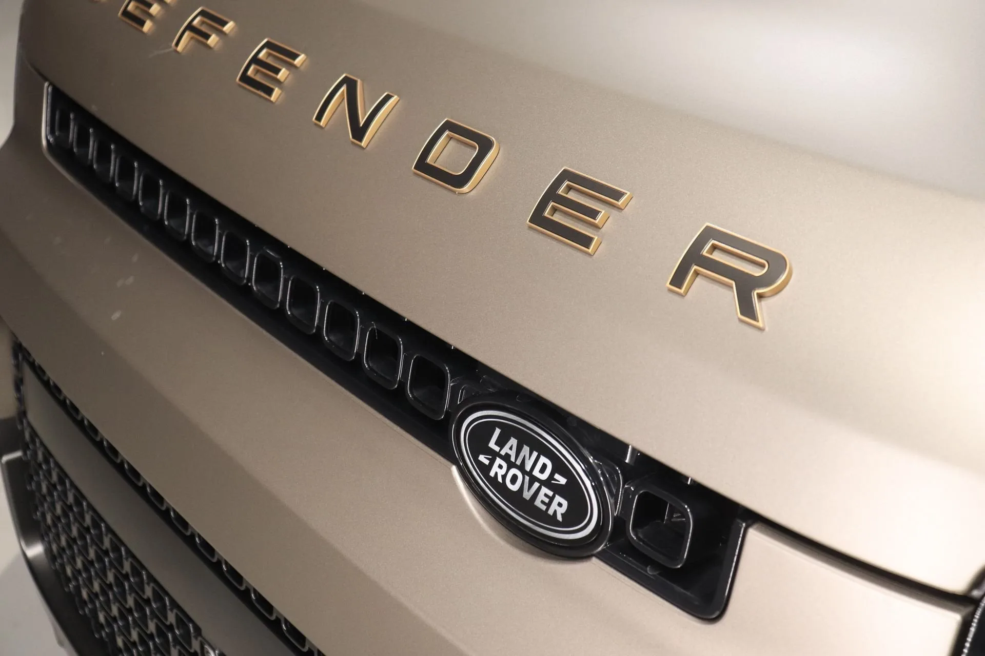 2025 Land Rover Defender OCTA, 22/25