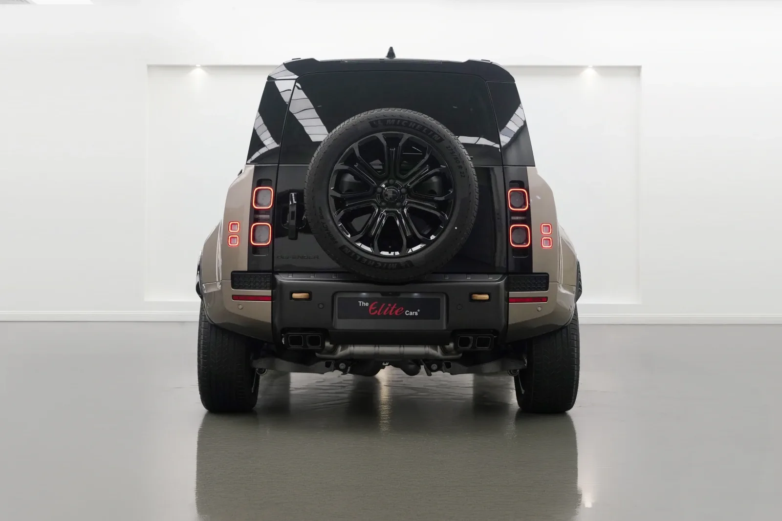 2025 Land Rover Defender OCTA, 3/14