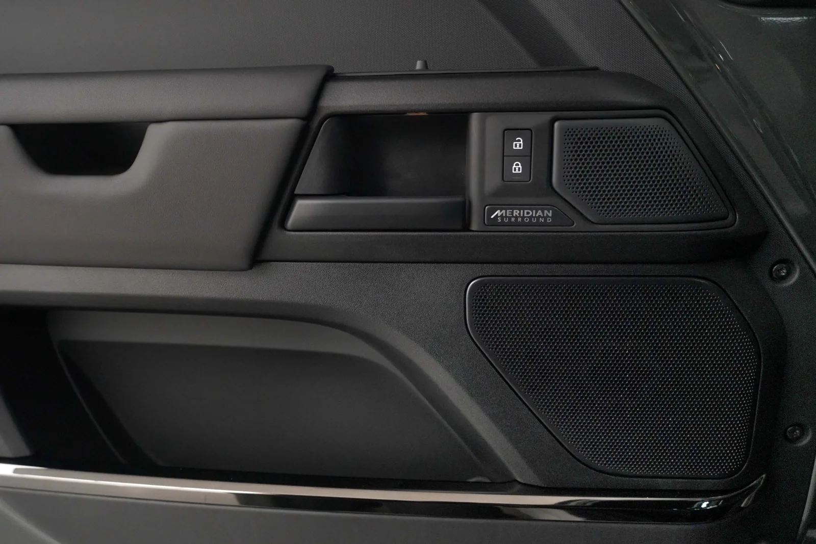 2025 Land Rover Defender OCTA, 14/14