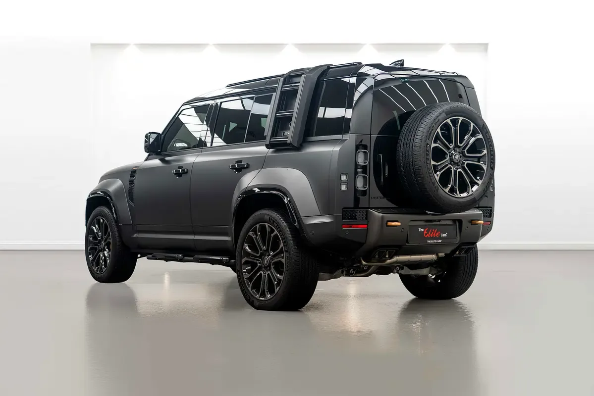 2025 Land Rover Defender OCTA Edition One, 3/8