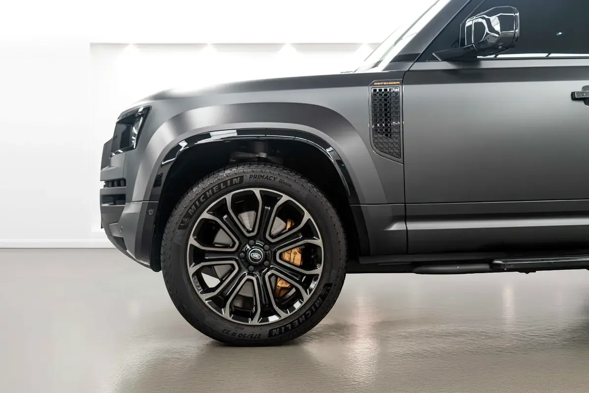 2025 Land Rover Defender OCTA Edition One, 5/8