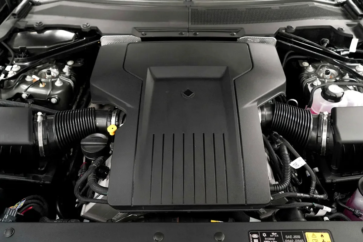 2025 Land Rover Defender OCTA Edition One, 8/8