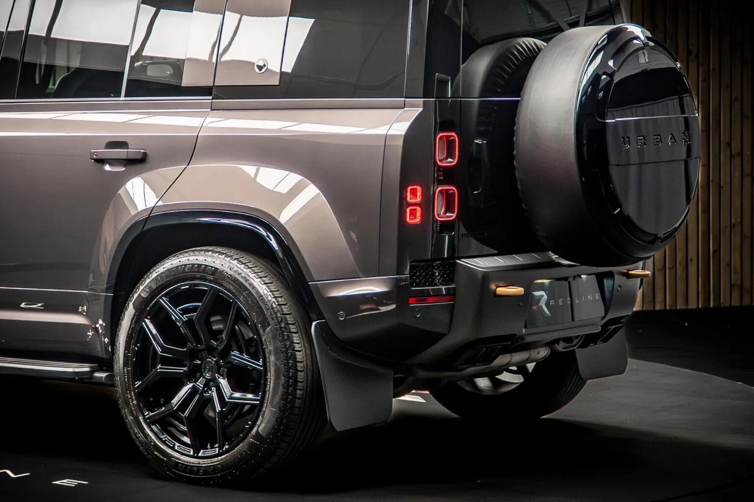 2025 Land Rover Defender OCTA Urban Automotive, 17/30