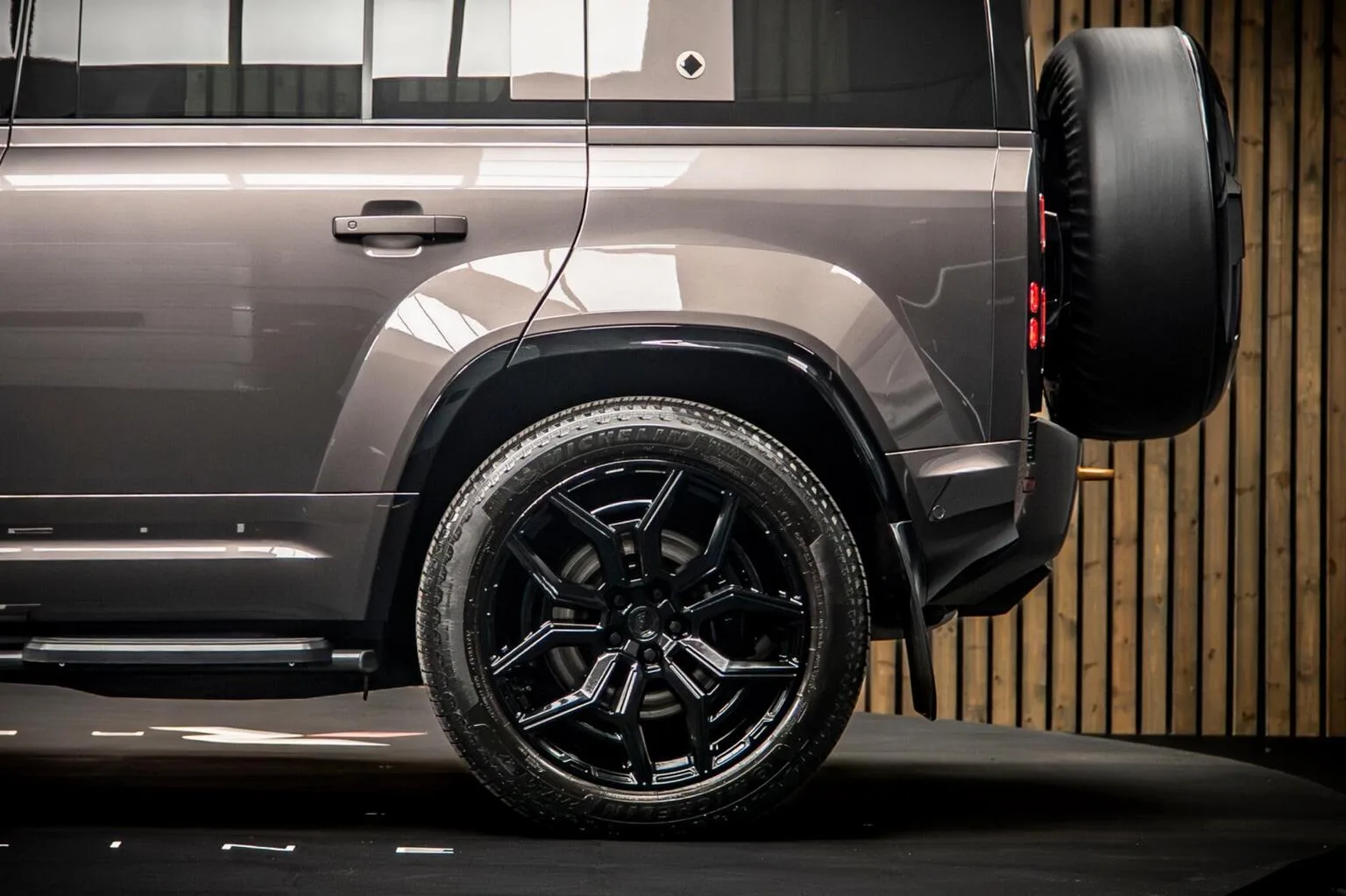 2025 Land Rover Defender OCTA Urban Automotive, 18/30
