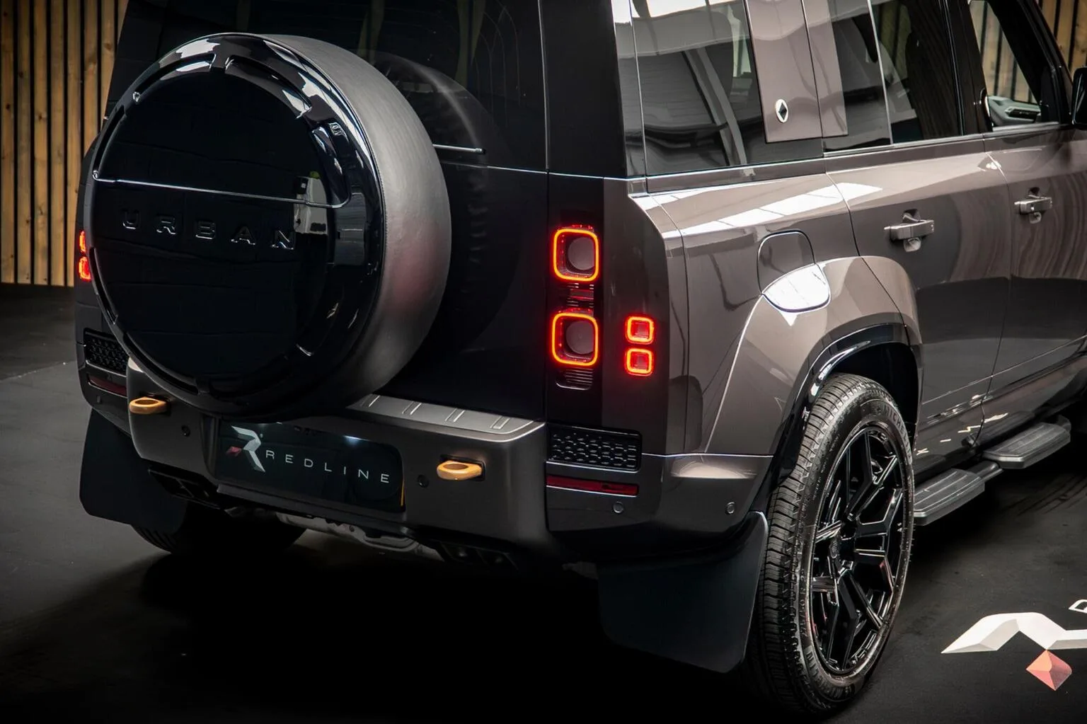 2025 Land Rover Defender OCTA Urban Automotive, 22/30