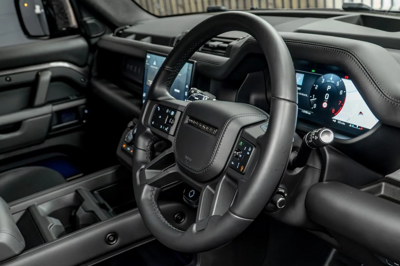 2025 Land Rover Defender OCTA Urban Automotive, 28/30