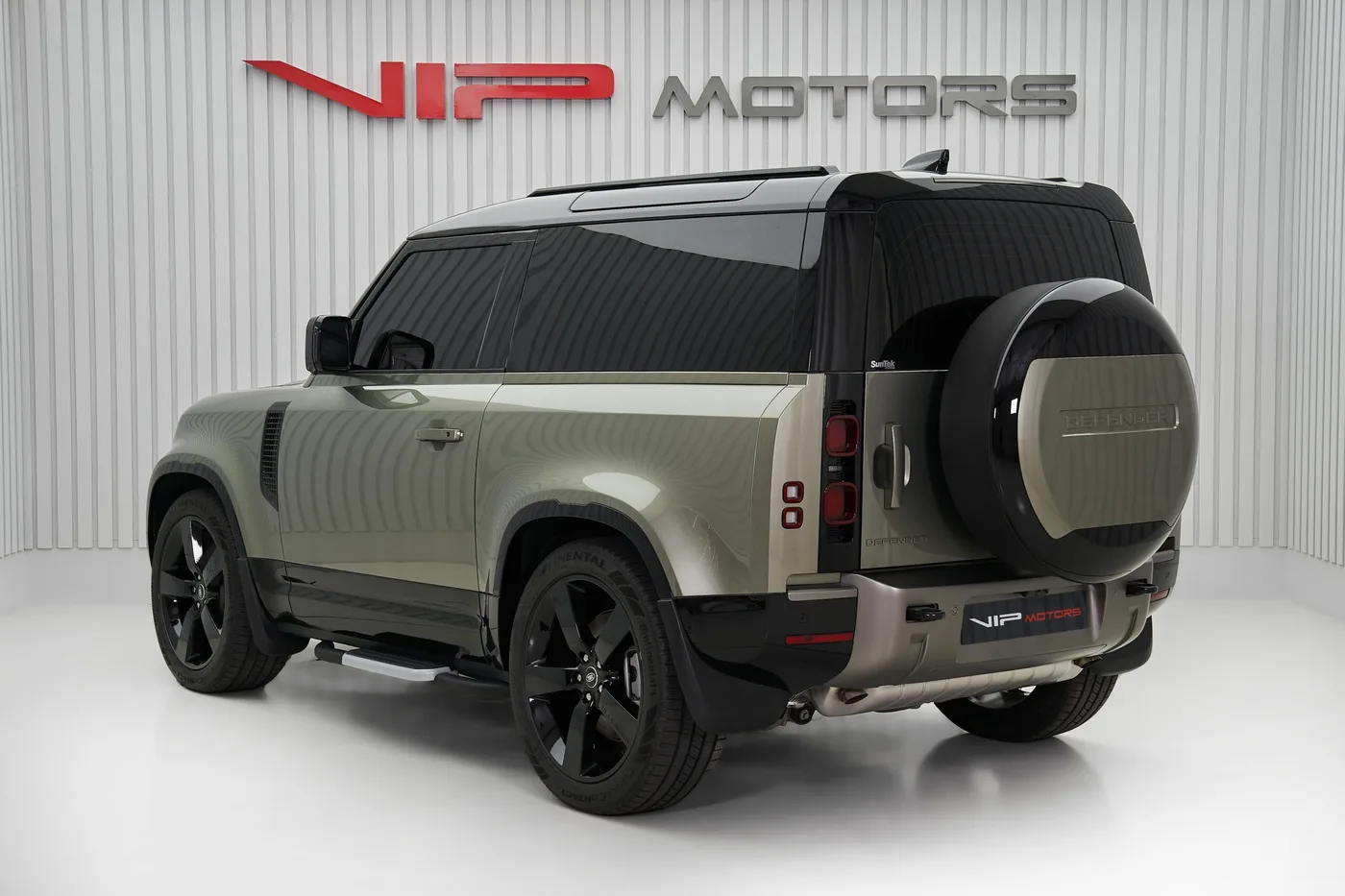 2025 Land Rover Defender 90 V6 proposée par un concessionnaire spécialisé à Dubai, Émirats arabes unis, photo 4 sur 10