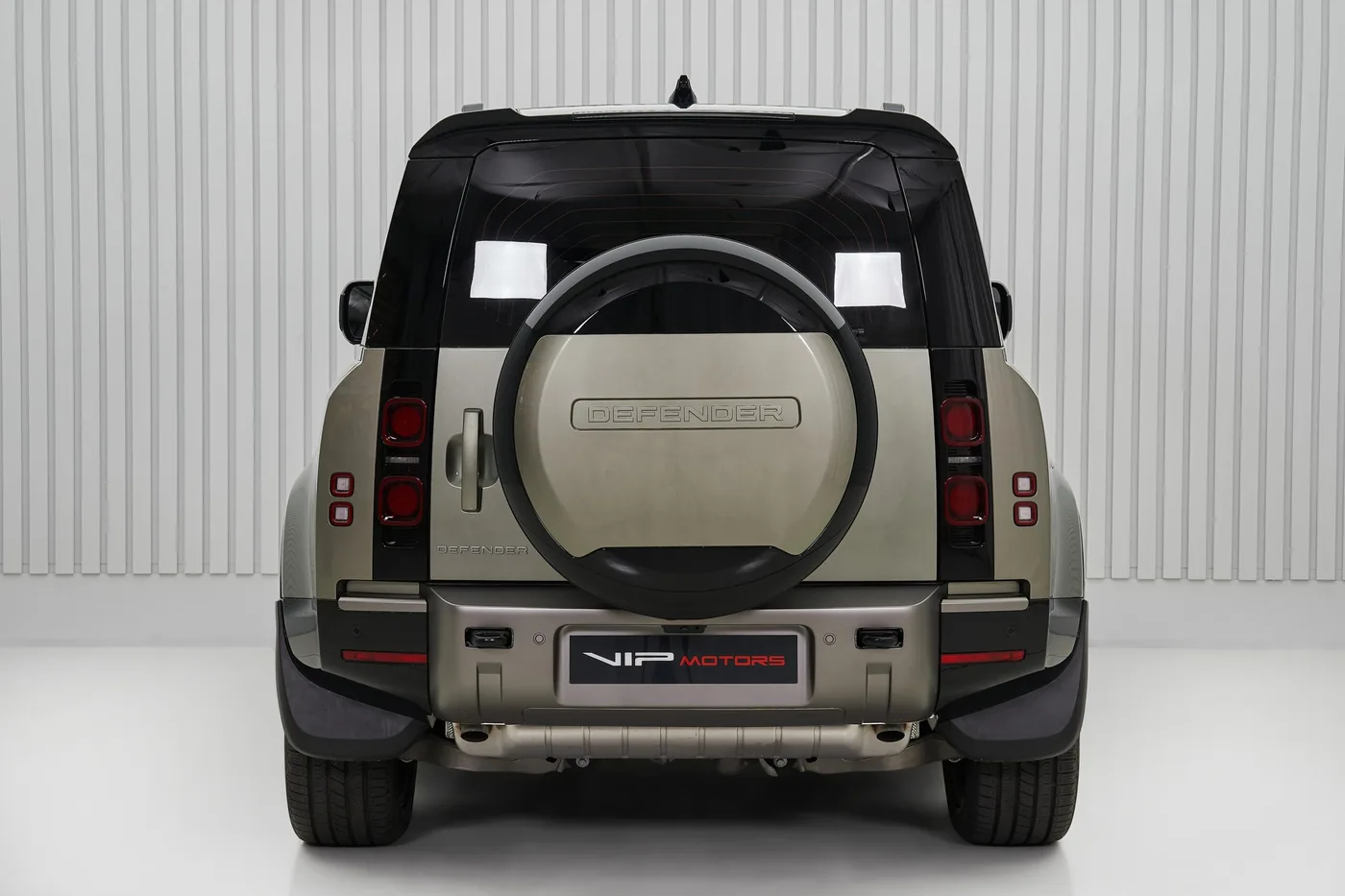 2025 Land Rover Defender 90 V6 proposée par un concessionnaire spécialisé à Dubai, Émirats arabes unis, photo 5 sur 10