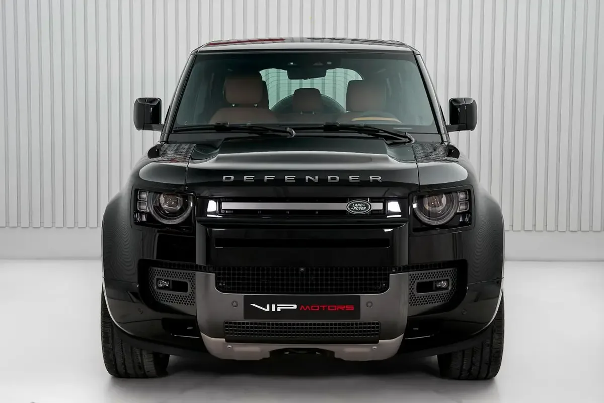 2025 Land Rover Defender 110 V8 P525, 2/12