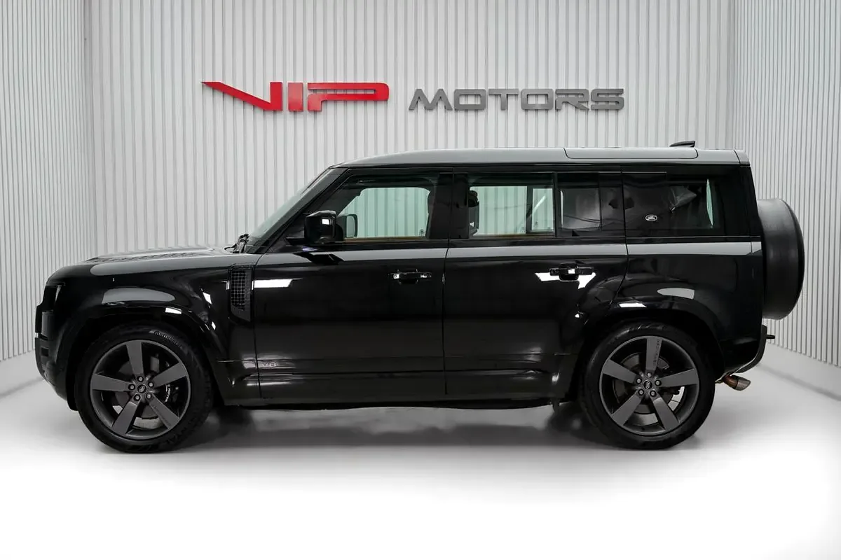 2025 Land Rover Defender 110 V8 P525, 7/12